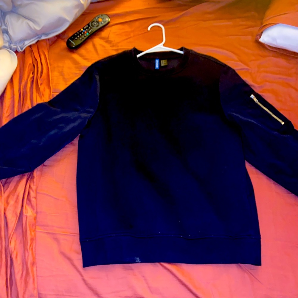CREWNECK